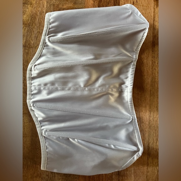 Cropped satin corset in size Medium from ⭐️ GARAGE ⭐️ - Picture 4 of 14
